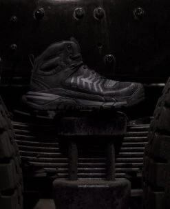 Keen Men's Kansas City Mid (Carbon-Fiber Toe) | Black/Gun Metal -Fashion Boots Store 1025617 PDP LeftImage