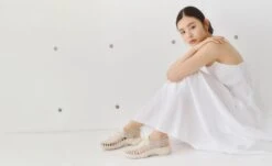 Keen Women's UNEEK Astoria Sandal X SNIDEL | Birch/Plaza Taupe -Fashion Boots Store KEEN W UNEEKAstoriaxSNIDEL Lifestyle PDP Doublewide