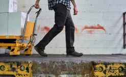 Keen Men's Vista Energy (Carbon-Fiber Toe) | Magnet/Green Glow -Fashion Boots Store SDD 554 VistaEnergy 1026886 Top Image