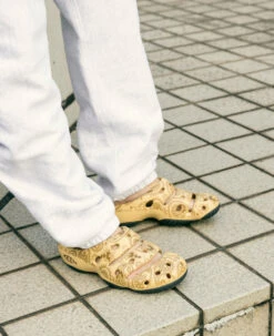 Keen Women's Yogui Arts Clog X THC | Caffe Latte Paisley -Fashion Boots Store WYoguiArtsLifestylePDPSingleRight