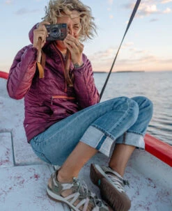 Keen Women's Whisper | Red Dahlia -Fashion Boots Store WhisperLifestylePDPSingleRight 51bdb148 723a 42e7 8fd6 55c35b87ff42